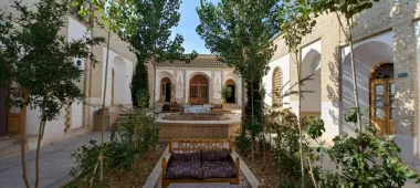 اقامتگاه سنتی کلیاس کرمان - نمای محوطه