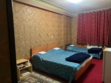 هتل ناز کرمان - اتاق 3 تخته (1 تخت 2 نفره 1 تخت 1 نفره) 