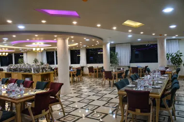 هتل مروارید جنوب لامرد - رستوران