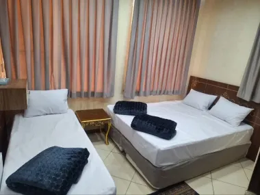 هتل آپارتمان سورن مشهد - اتاق 3 تخته (1 تخت 2 نفره 1 تخت 1 نفره)