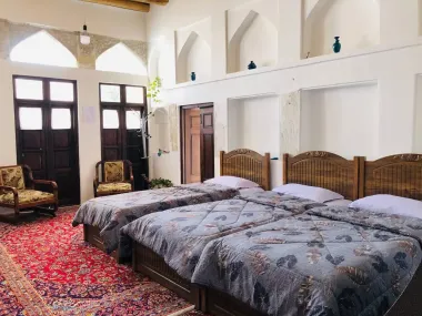 اقامتگاه سنتی عمارت اجلال تفرش - اتاق 3 تخته 