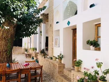 اقامتگاه سنتی عمارت اجلال تفرش - نمای محوطه