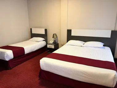 هتل پاسارگاد تهران - اتاق 3 تخته (1 تخت 2 نفره 1 تخت 1 نفره)