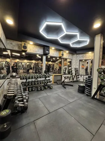 مهمانپذیر کشاورز تهران - مجموعه ورزشی