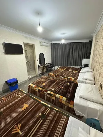 مهمانپذیر کشاورز تهران - اتاق 4 تخته (4 تخت 1 نفره)