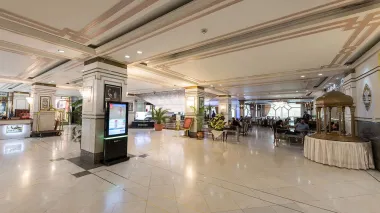 هتل بین المللی لاله تهران - لابی