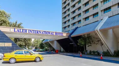 هتل بین المللی لاله تهران - نمای بیرونی 