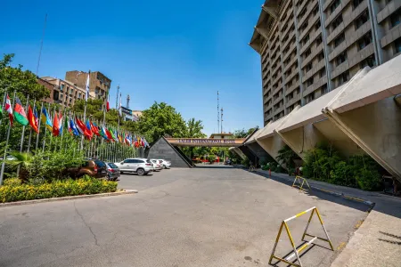 هتل بین المللی لاله تهران - نمای بیرونی