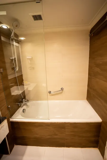 هتل بین المللی لاله تهران - حمام