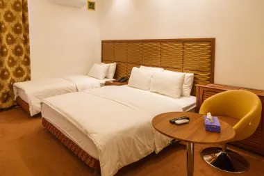 هتل کارون تهران - اتاق 3 تخته (1 تخت 2 نفره 1 تخت 1 نفره)