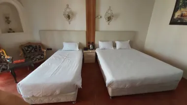 هتل شهر تهران - اتاق 3 تخته (1 تخت 2 نفره 1 تخت 1 نفره)