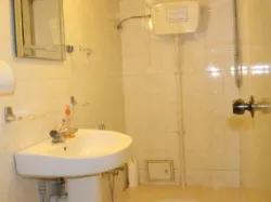 هتل آپارتمان پردیس تهران - سرویس بهداشتی و حمام