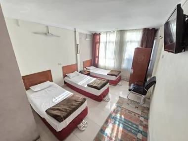 هتل اخوت تهران - اتاق 3 تخته (3 تخت 1 نفره)