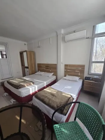 هتل اخوت تهران - اتاق 3 تخته (1 تخت 2 نفره 1 تخت 1 نفره)