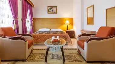 هتل آفتاب شرق کیش - اتاق 2 تخته (1 تخت 2 نفره)