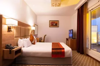 هتل کوروش کیش - اتاق 2 تخته (1 تخت 2 نفره)