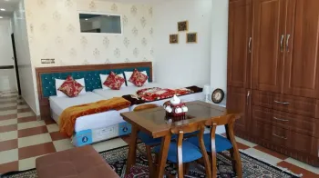 هتل رخسار قشم - اتاق 3 تخته (1 تخت 2 نفره 1 تخت 1 نفره)