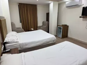 هتل سما 1 قشم - اتاق 3 تخته (1 تخت 2 نفره 1 تخت 1 نفره)