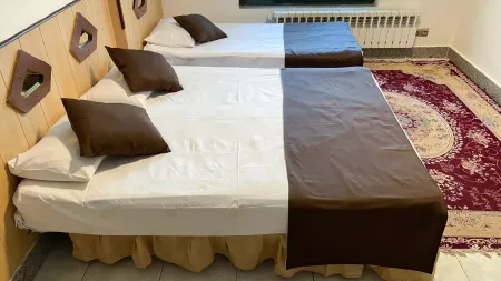 هتل طوطیا اصفهان - اتاق 3 تخته (1 تخت 2 نفره 1 تخت 1 نفره)