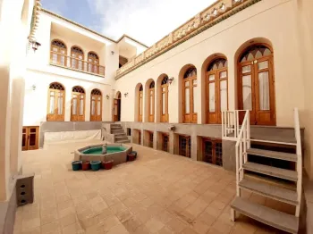 اقامتگاه سنتی ایروانی اصفهان - نمای محوطه