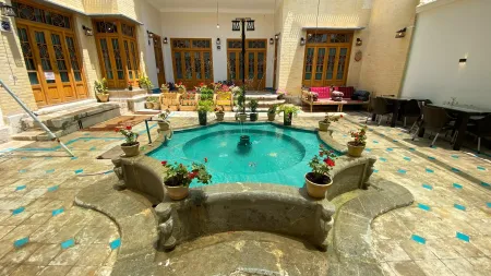 اقامتگاه سنتی سلطان اصفهان - نمای محوطه