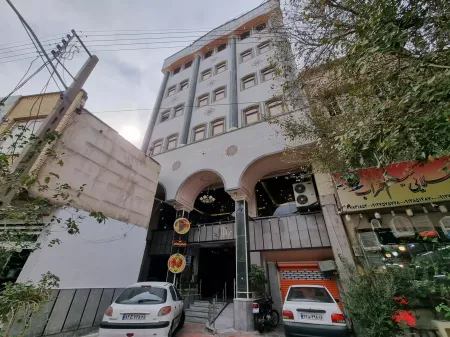 هتل آپارتمان فردوس قم - نمای بیرونی 