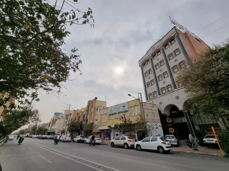 هتل آپارتمان فردوس قم - نمای بیرونی 