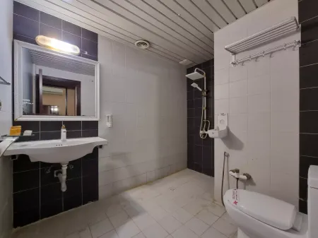 هتل کریمه قم - سرویس بهداشتی و حمام 