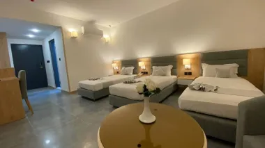 هتل خورشید قم - اتاق 3 تخته (3 تخت 1 نفره)