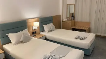 هتل خورشید قم - اتاق 2 تخته (2 تخت 1 نفره)