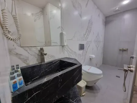 هتل خورشید قم - سرویس بهداشتی و حمام