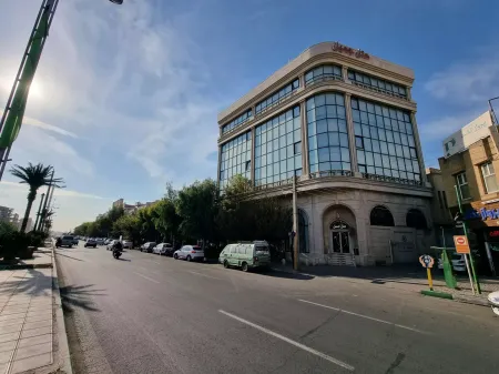 هتل جمیل قم - نمای بیرونی 