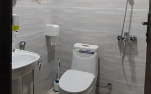 خانه مسافر وارش قم - سرویس بهداشتی و حمام 