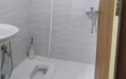 خانه مسافر وارش قم - سرویس بهداشتی و حمام 