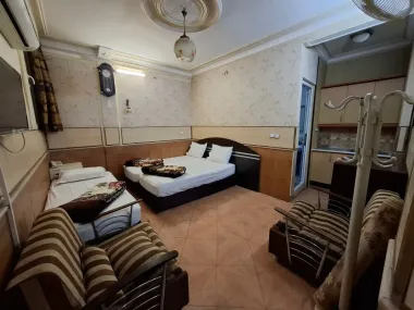 هتل سلام قم - اتاق 3 تخته (1 تخت 2 نفره 1 تخت 1 نفره)