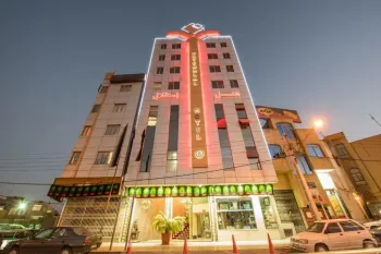 هتل استقلال قم - نمای بیرونی 