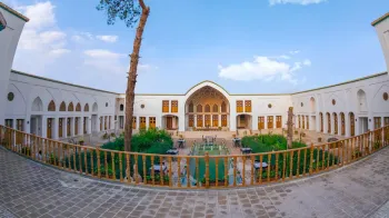 هتل سنتی کاسیان کاشان - نمای بیرونی 