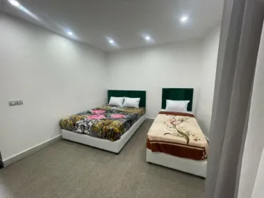 خانه مسافر آرامش اهواز - اتاق 3 تخته (1 تخت 2 نفره 1 تخت 1 نفره)
