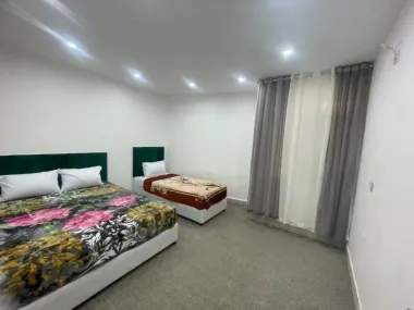خانه مسافر آرامش اهواز - اتاق 3 تخته (1 تخت 2 نفره 1 تخت 1 نفره)