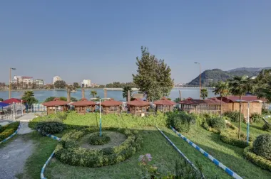 هتل جهانگردی لاهیجان - نمای بیرونی 