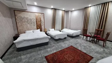مجتمع گردشگری قصر برلیان سمنان - اتاق 4 تخته (1 تخت 2 نفره 2 تخت 1 نفره)