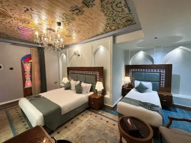 هتل بوتیک سنتی یوتاب شیراز - اتاق 3 تخته (1 تخت 2 نفره 1 تخت 1 نفره)