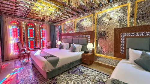 هتل بوتیک سنتی یوتاب شیراز - اتاق 3 تخته (1 تخت 2 نفره 1 تخت 1 نفره)