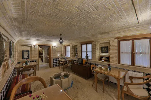 هتل بوتیک سنتی عمارت فرهادی شیراز - سالن صبحانه