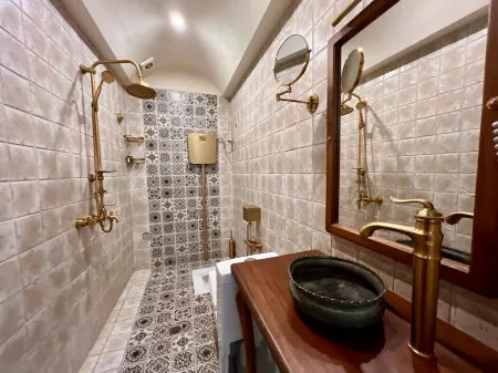 هتل بوتیک سنتی عمارت فرهادی شیراز - سرویس بهداشتی و حمام 
