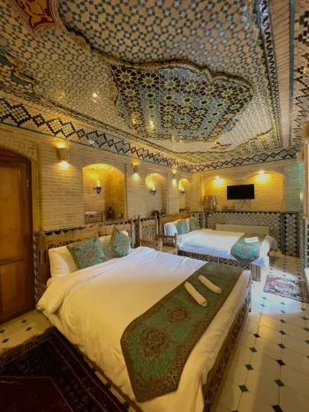 اقامتگاه سنتی عمارت جهانشاهی شیراز - اتاق 4 تخته (2 تخت 2 نفره)