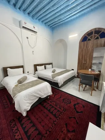 اقامتگاه بومگردی عمارت بیلیارد بوشهر - اتاق 3 تخته (1 تخت 2 نفره 1 تخت 1 نفره)