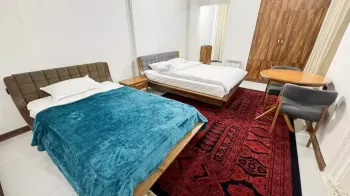 اقامتگاه بومگردی عمارت بیلیارد بوشهر - اتاق 3 تخته (1 تخت 2 نفره 1 تخت 1 نفره)