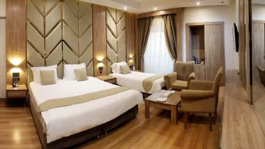 هتل پردیسان مشهد - اتاق 3 تخته (1 تخت 2 نفره 1 تخت 1 نفره)