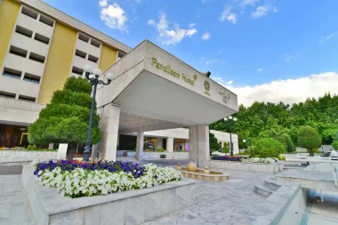 هتل پردیسان مشهد - نمای بیرونی 